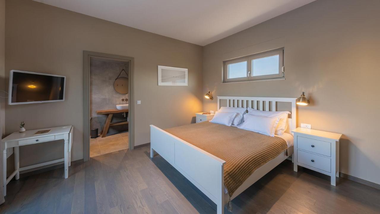 Villa & Jardin - Luxury Villa With Swimming Pool Vrh  Eksteriør billede