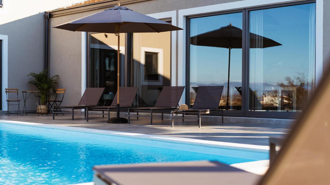 Villa & Jardin - Luxury Villa With Swimming Pool Vrh  Eksteriør billede
